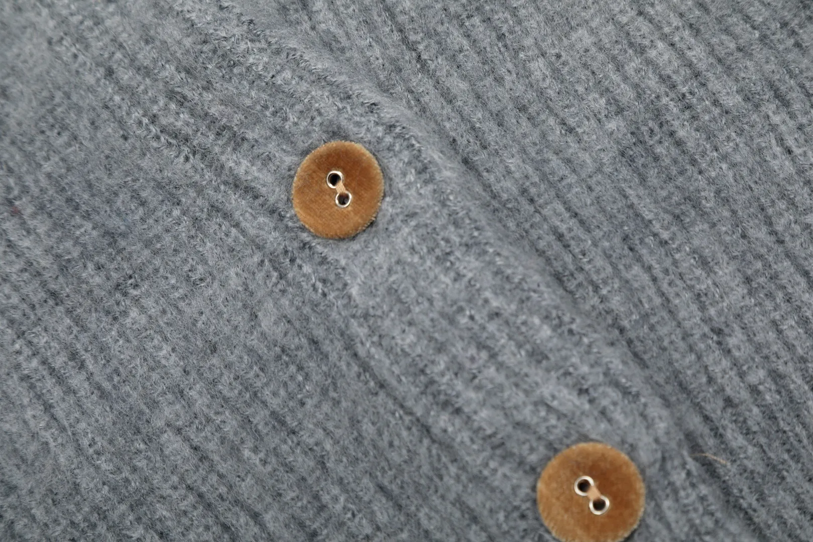VIVI145# vivienne west wood 25 spring new three-color wool embroidered design cardigan Size: 1 yard (90-110 pounds) 2 yards (110-130 pounds) 3 yards (130-150 pounds) Color: gray yellow pink